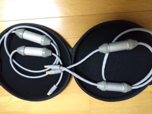 新旧Shunyata Research / OMEGA-X USBケーブル