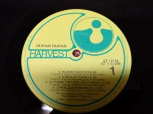 Duran Duran First Album USファーストプレス、UK盤に比べやや音質は劣る、一般的な音質、オリジナルUK盤のA面4曲目のTo The Shoreが割愛。