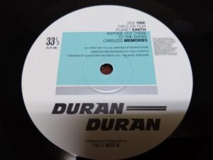 Duran Duran First Album UK 2010年Reissue_2枚組で、Disc 1はオリジナル収録曲で、ハイ上がりかつコンプレッションさた感があり音質良くない。Disc 2は未発表ヴァージョン含むレアトラックで、いずれも高音質、